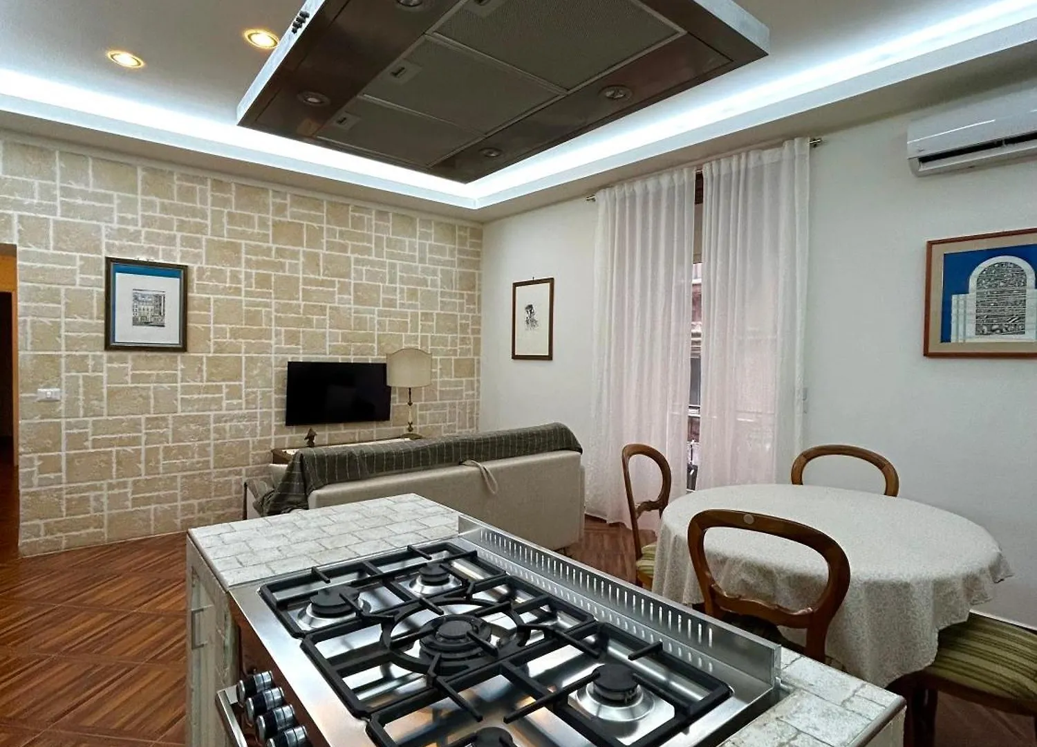 Trinita Degli Spagnoli House Naples