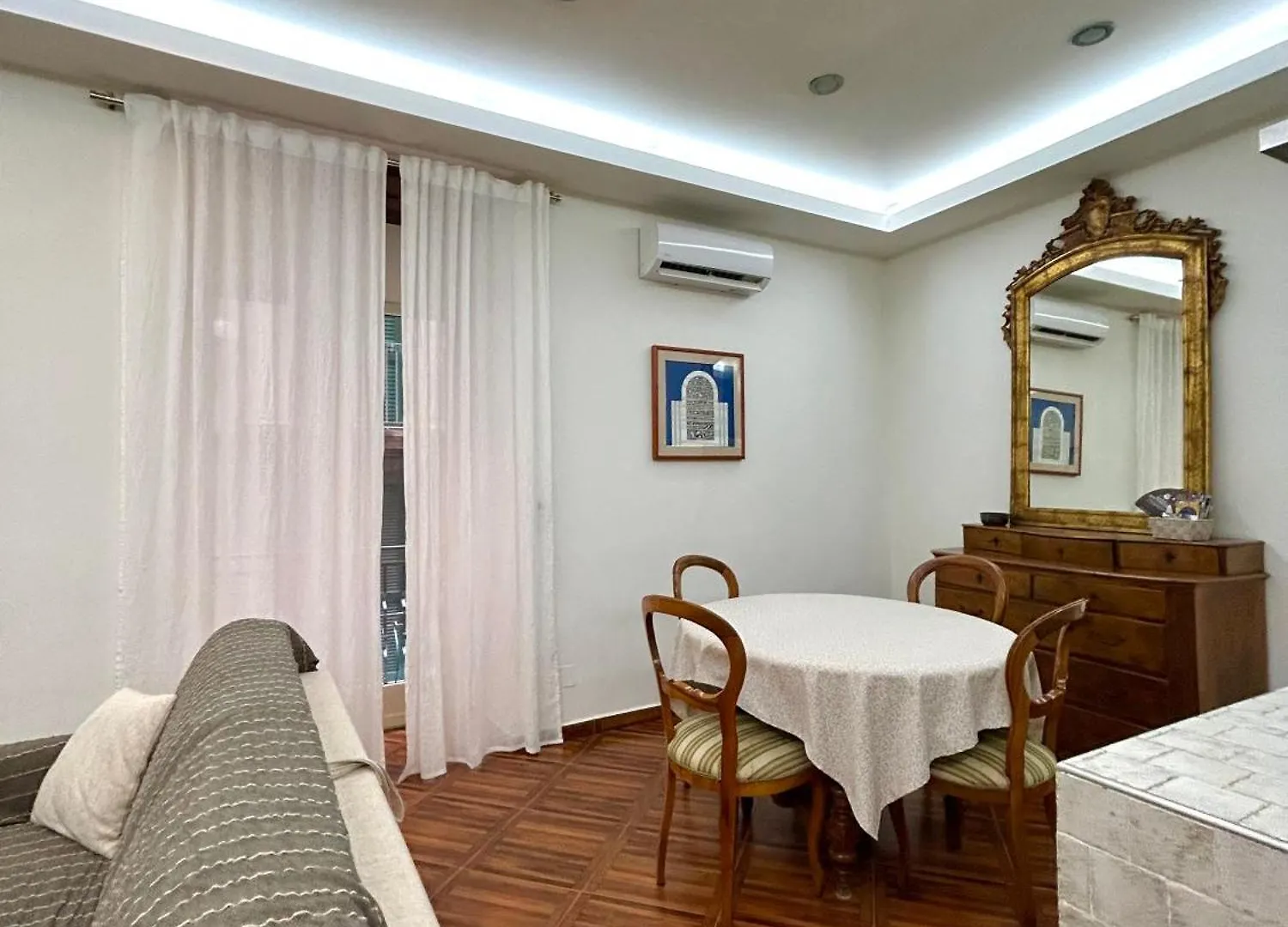 Trinita Degli Spagnoli House Naples Apartment